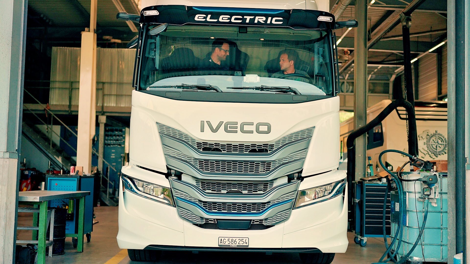cut-e-lkw.00-00-17-13.standbild015enh.jpg