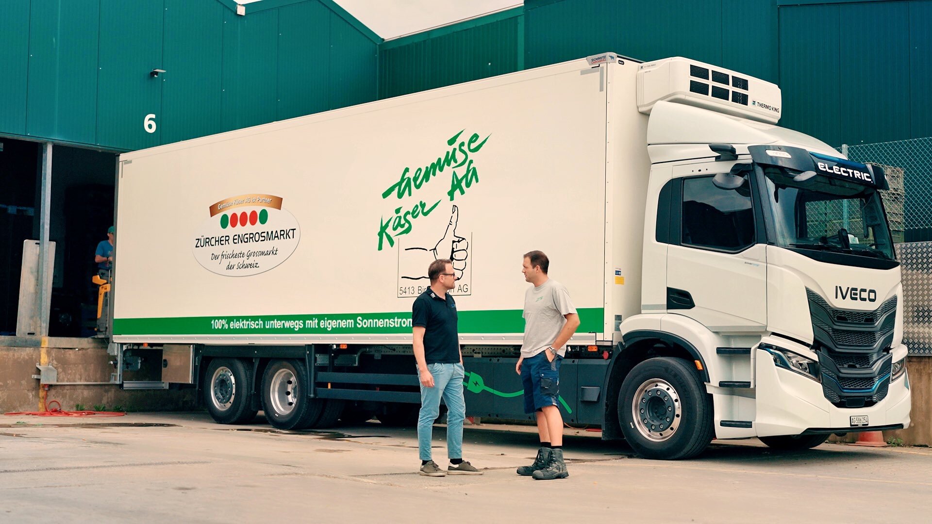 cut-e-lkw.00-00-32-14.standbild016enh.jpg