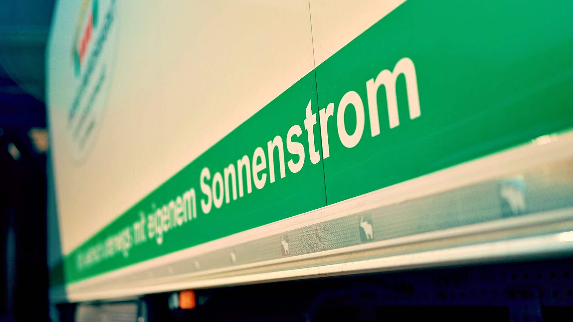 cut-e-lkw.00-01-24-15.standbild004enh.jpg
